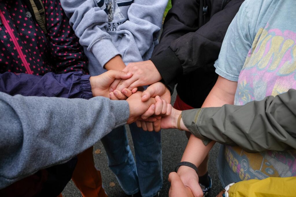 czech hands in circle